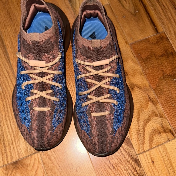 Yeezy boost Azure - Picture 10 of 11
